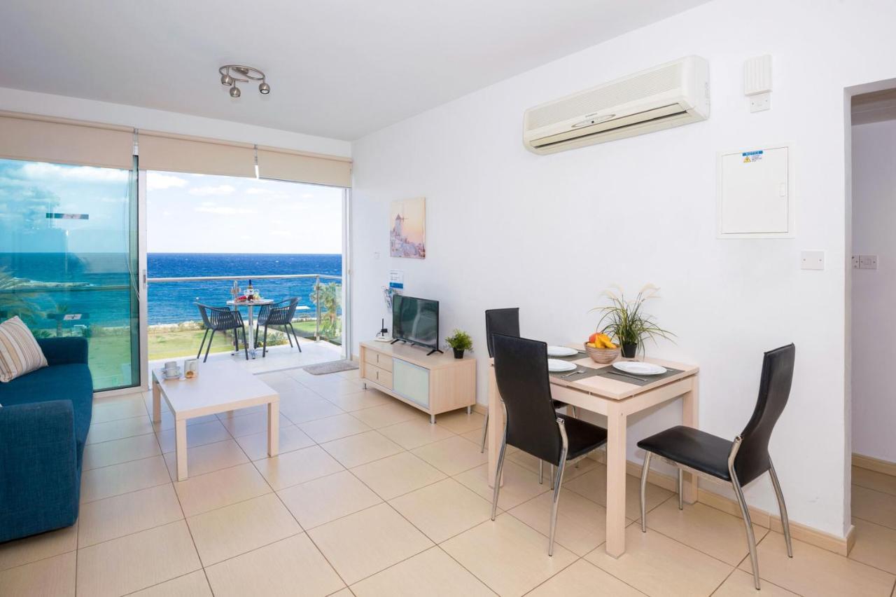 Gabriela - Coralli Beachfront Apartment Protaras Extérieur photo