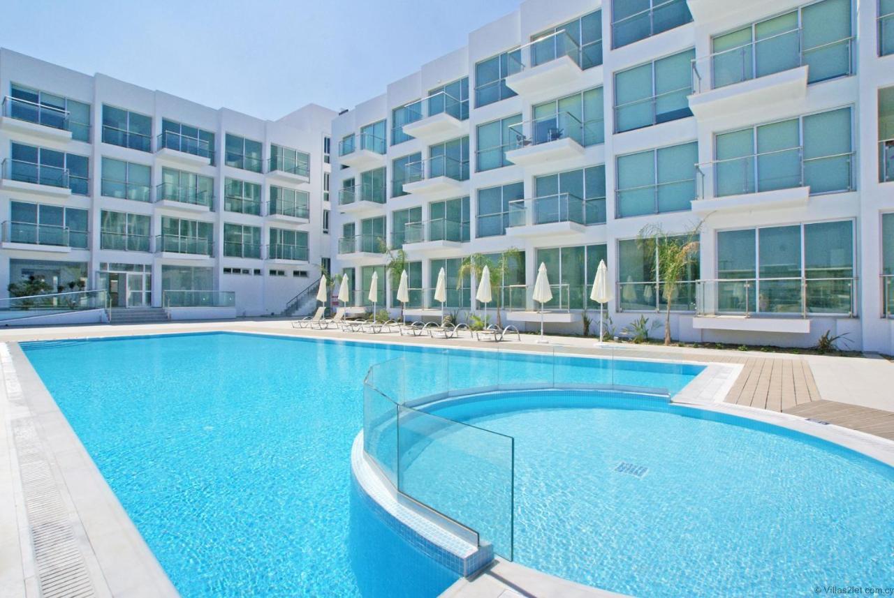 Gabriela - Coralli Beachfront Apartment Protaras Extérieur photo