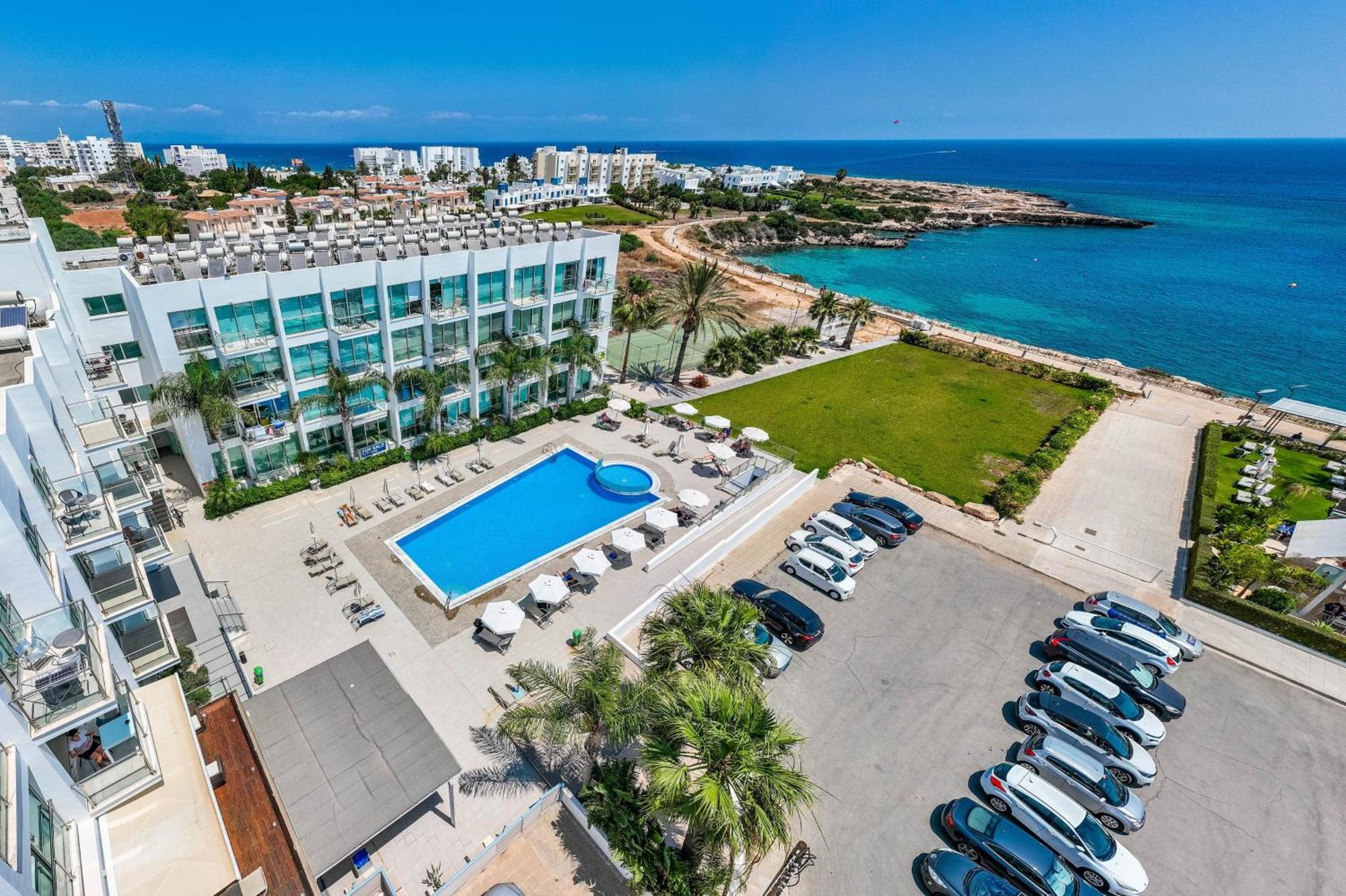 Gabriela - Coralli Beachfront Apartment Protaras Extérieur photo
